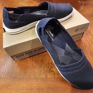 Women's Size 9.5 Cloth Shoes